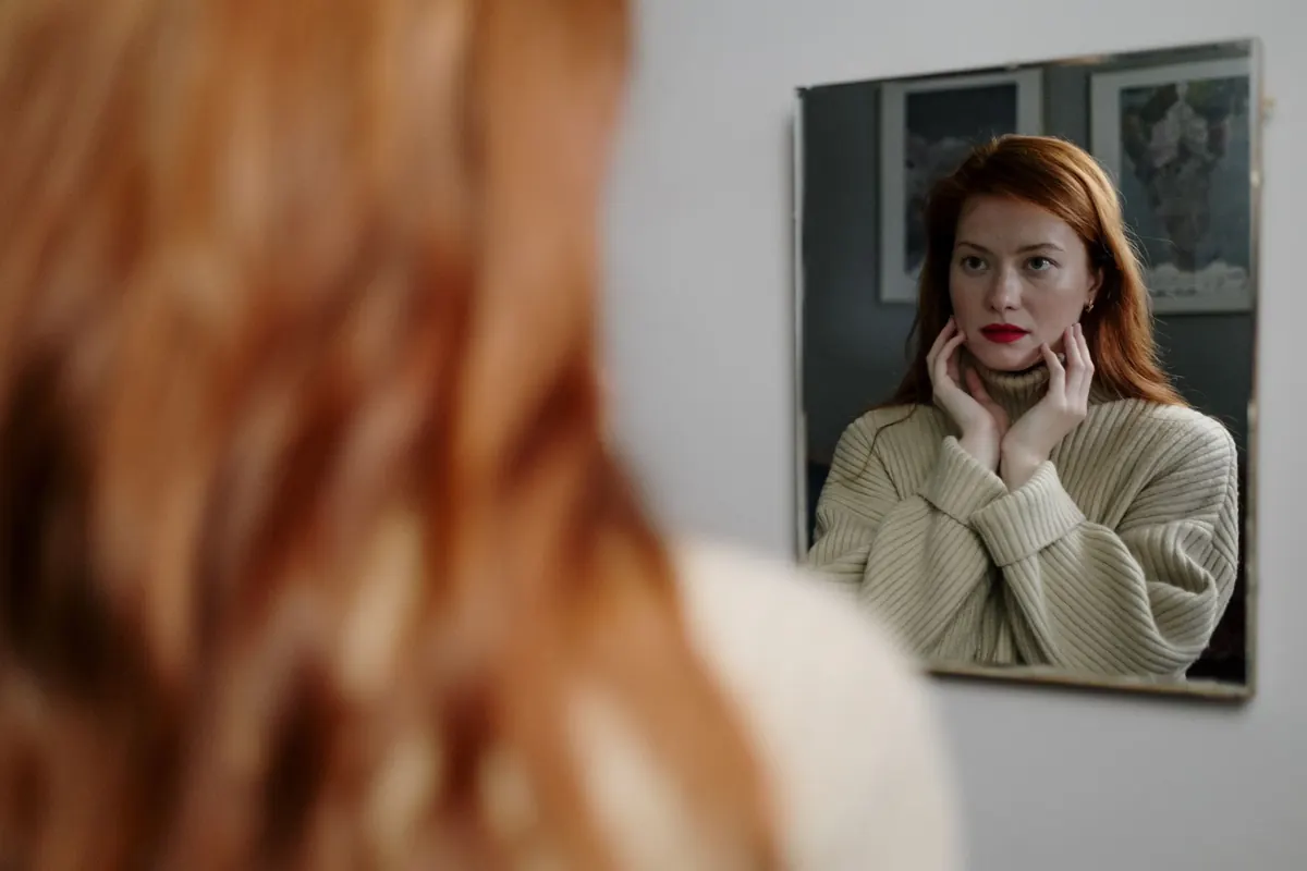 Petite Sweater Guide: How to Choose Lengths, Sleeves, and Proportions